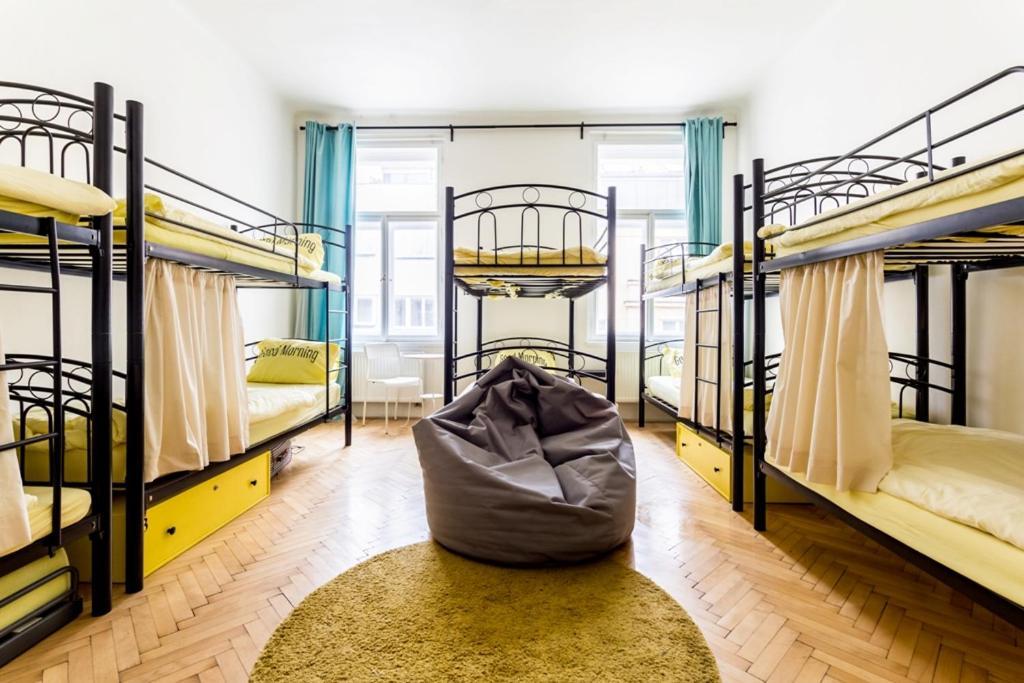 Prague Moon Hotel & Hostel *